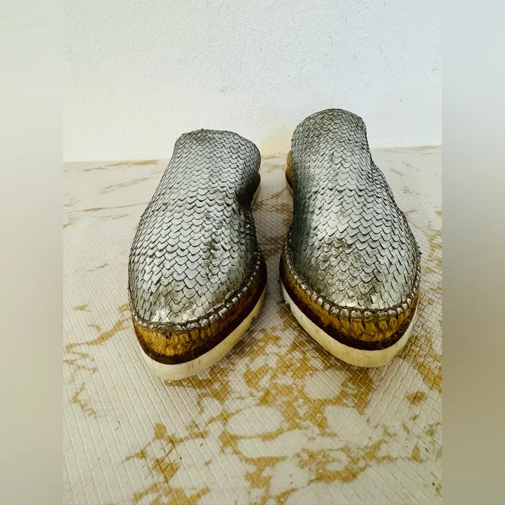 🔥🔥FINAL CLEARENCE🔥🔥 FREE PEOPLE Silver Snake Shoes - Picture 4 of 7